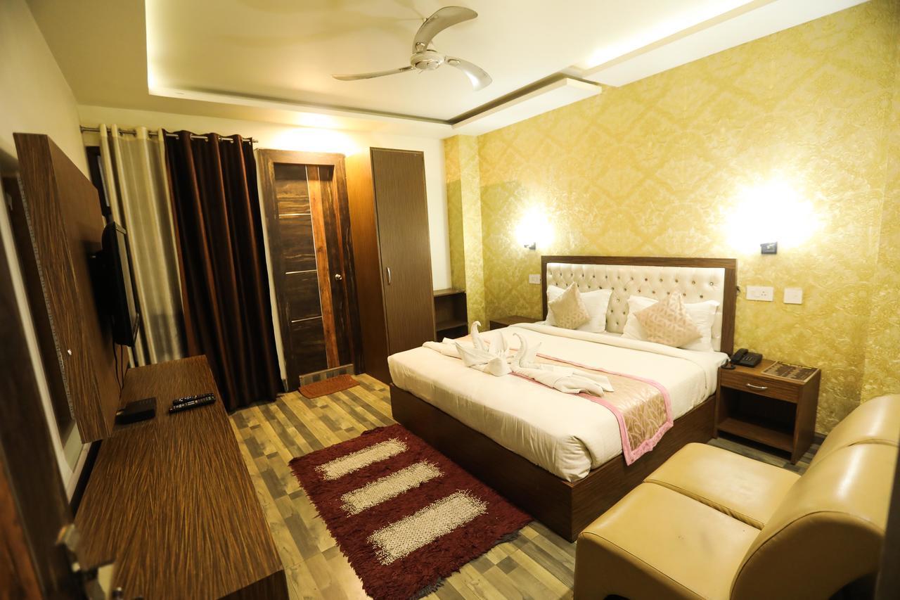 The Grand Orion Hotel Chinhat Exterior foto